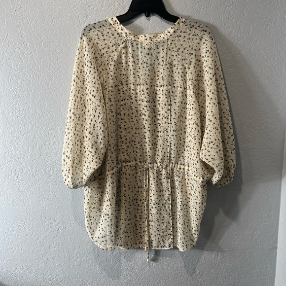 Cabi 8026 Blouse Top Womens M Beige Gather Baby Floral Print Semi Sheer Flowy - Picture 3 of 6